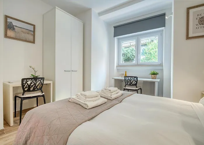 Emily Valles Apartment Saint Peter\'S